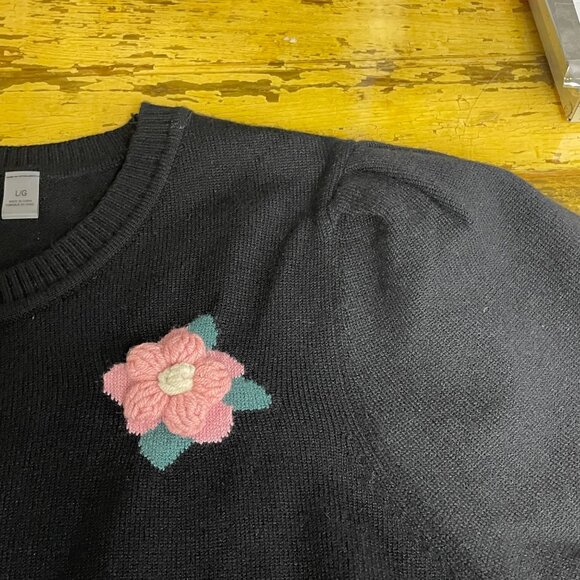 T Tahari Raised 3D Floral Crochet Detail Short Sleeve Sweater Sz LG Puff Sleeve - Picture 4 of 8